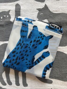 😸IKEA NWT SKYNKE Crazy Blue Cat reusable tote swirling blue felines Warhol-style